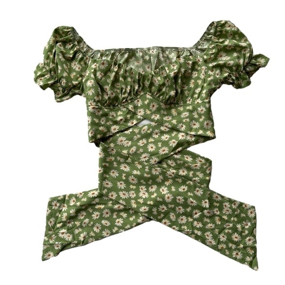 Floral Daisy printed crop top fits L green ties on the back woman’s - Picture 11 of 14